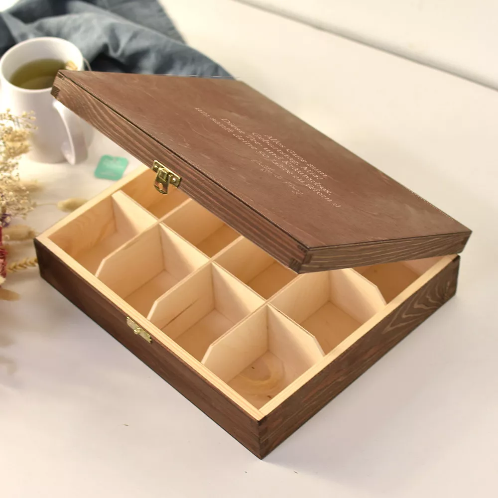 Holzkiste mit Bio-Tees und -Aufgüssen zum Personalisieren