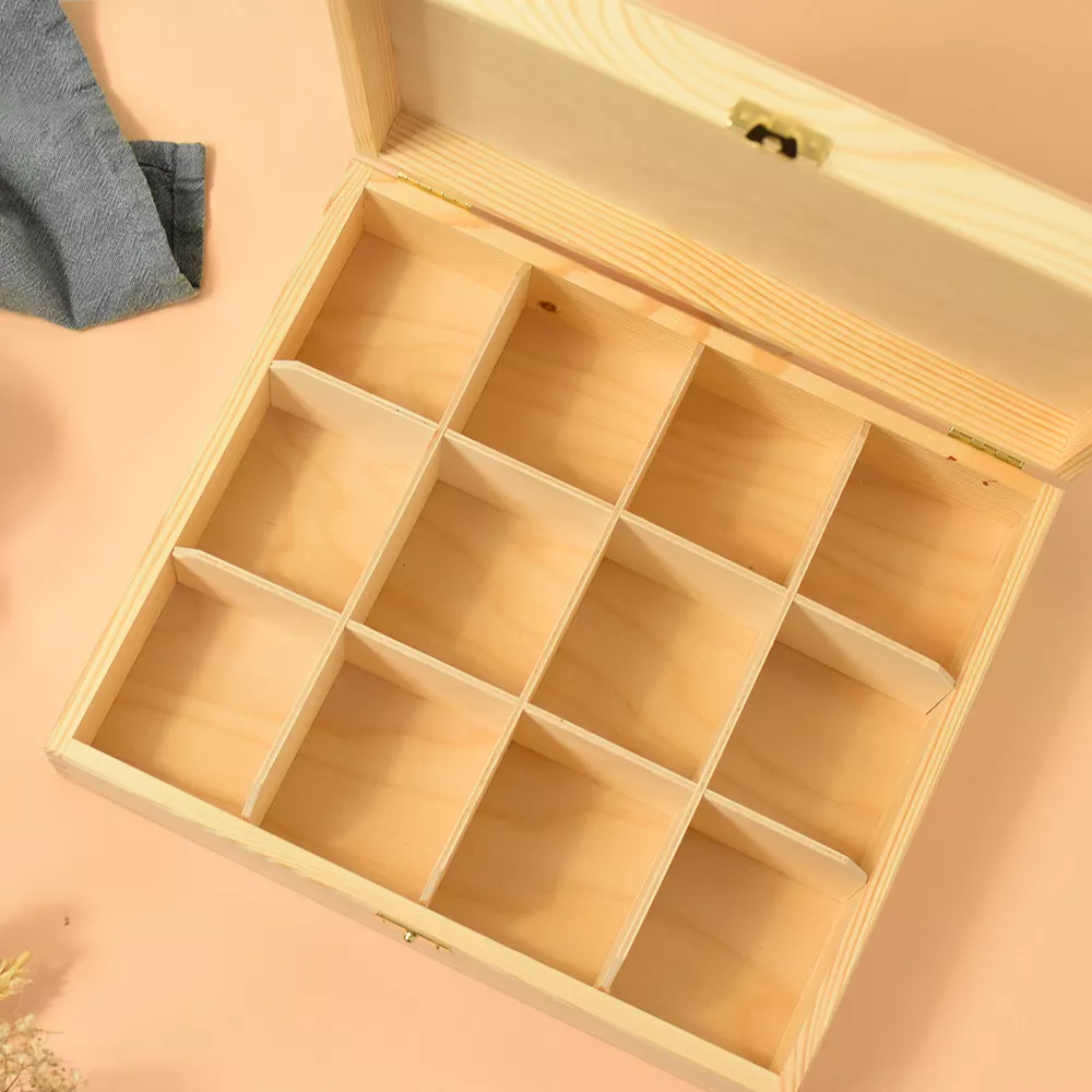 Holzkiste mit Bio-Tees und -Aufgüssen zum Personalisieren