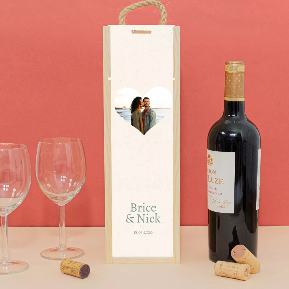 Holzkiste mit Herzflasche zum Personalisieren