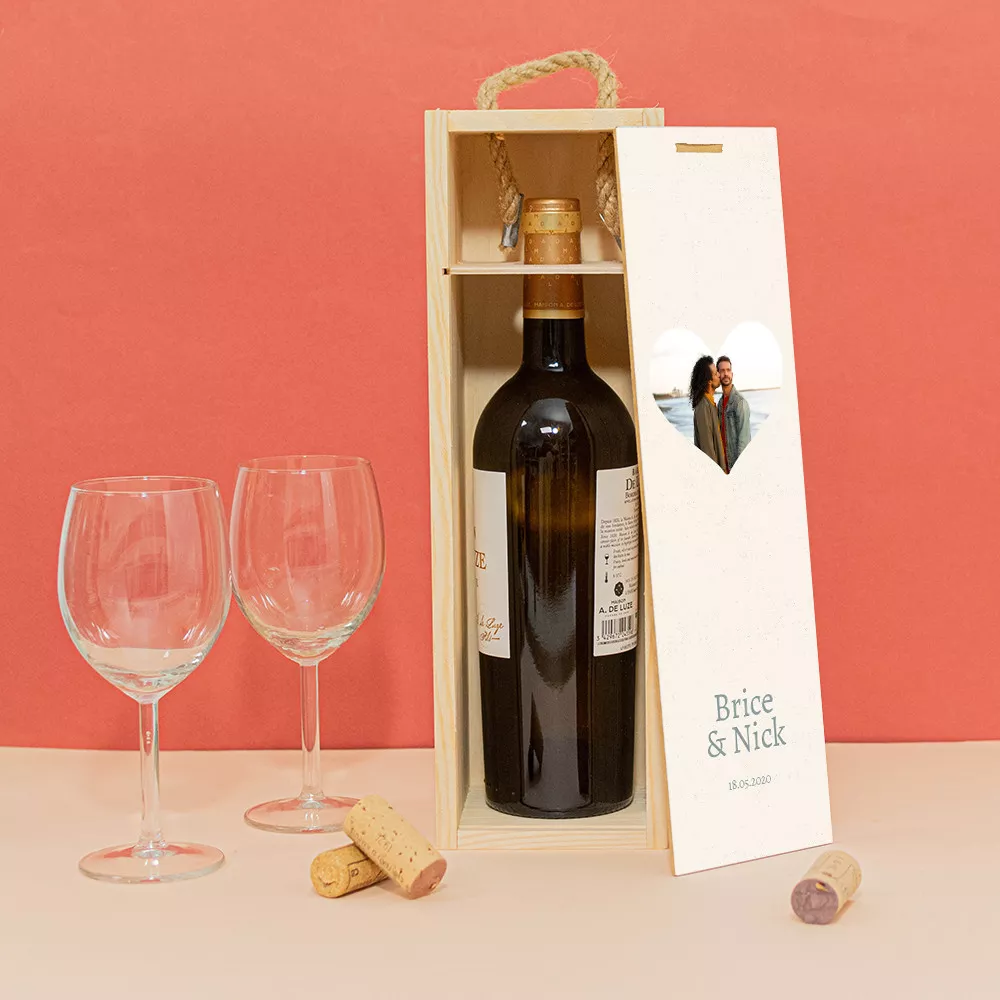 Holzkiste mit Herzflasche zum Personalisieren