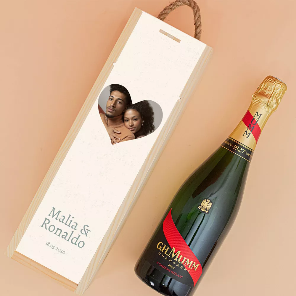 Holzkiste mit Herzflasche zum Personalisieren