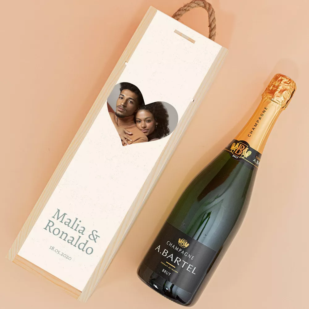 Holzkiste mit Herzflasche zum Personalisieren