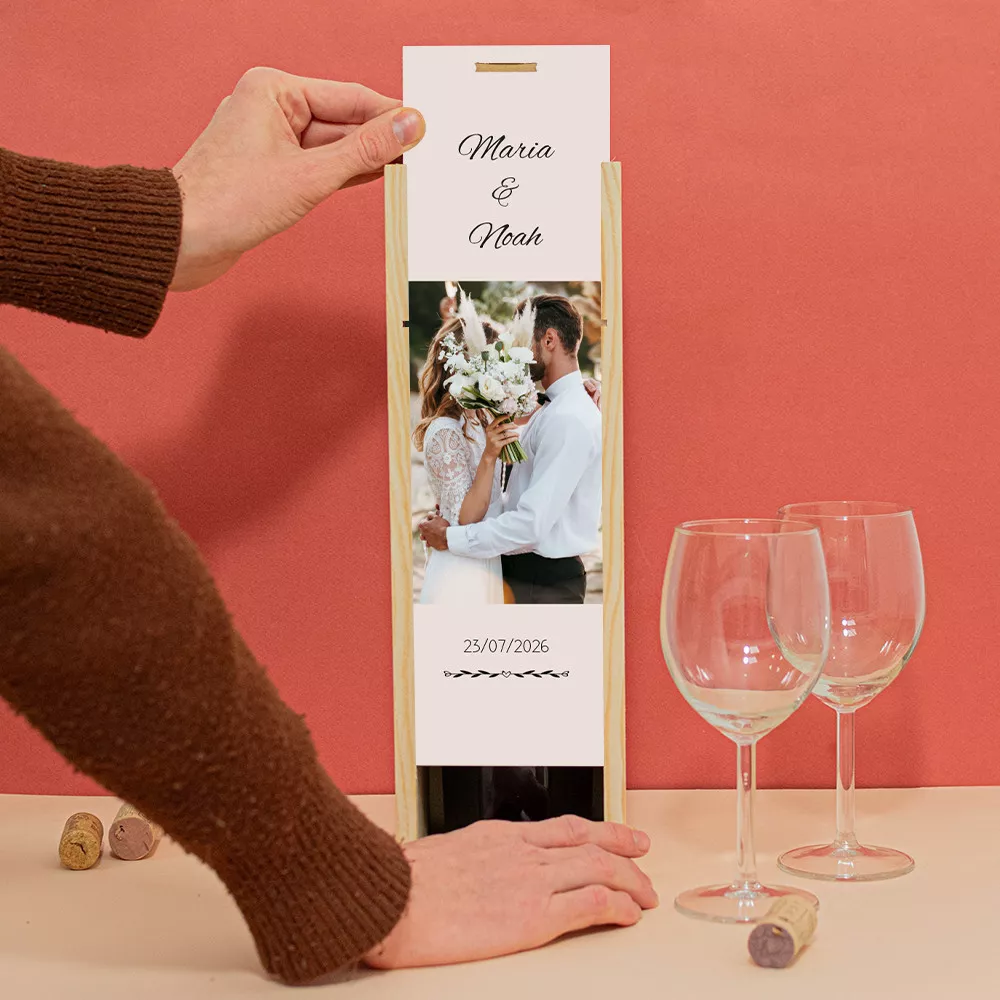 Holzkiste mit Hochzeitsflasche zur Personalisierung