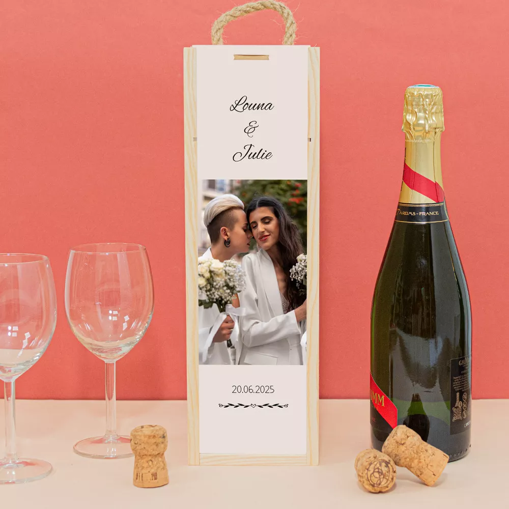 Holzkiste mit Hochzeitsflasche zur Personalisierung