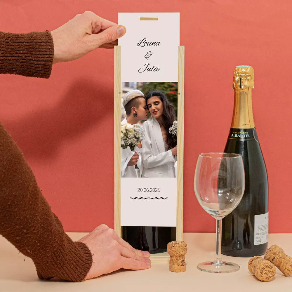 Holzkiste mit Hochzeitsflasche zur Personalisierung