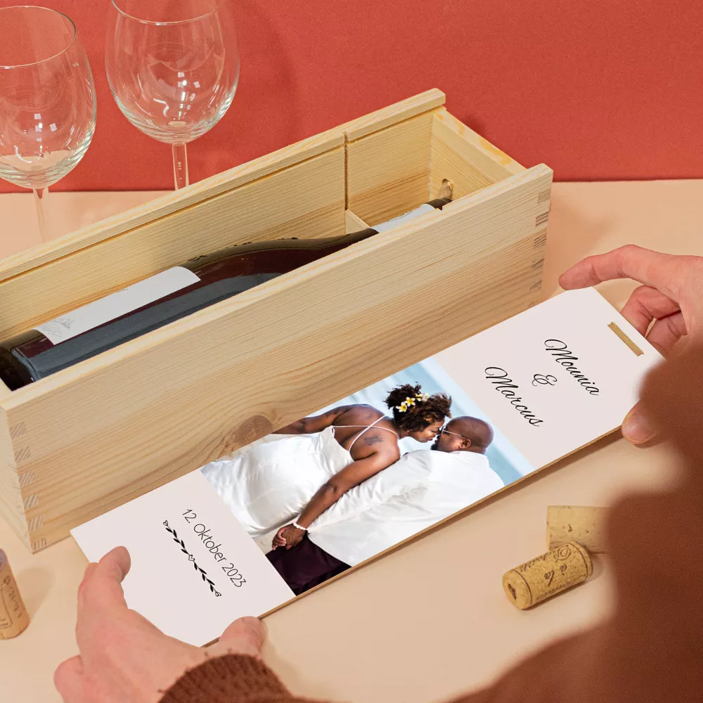 Holzkiste mit Hochzeitsflasche zur Personalisierung
