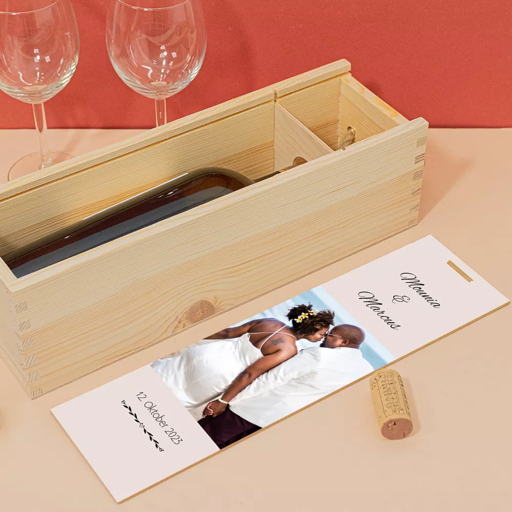 Holzkiste mit Hochzeitsflasche zur Personalisierung