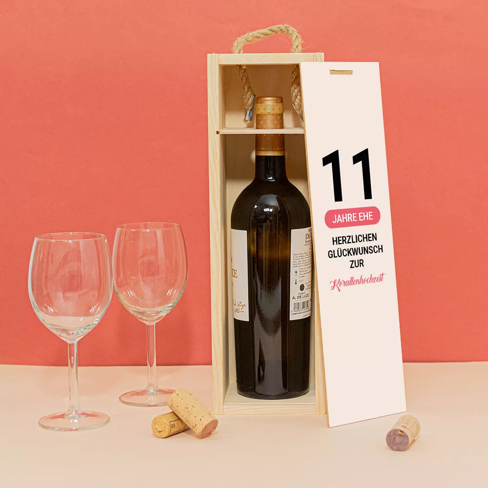 Holzkiste mit Flasche Hochzeitstag zur Personalisierung