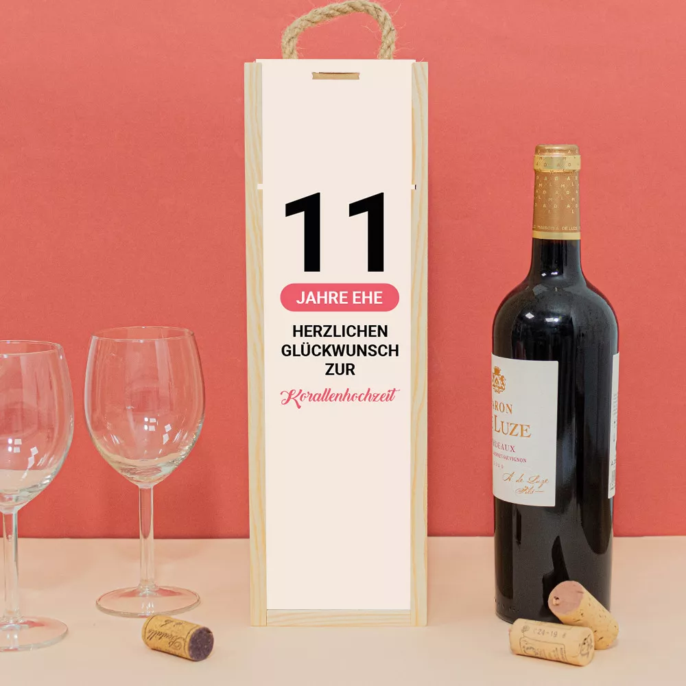 Holzkiste mit Flasche Hochzeitstag zur Personalisierung