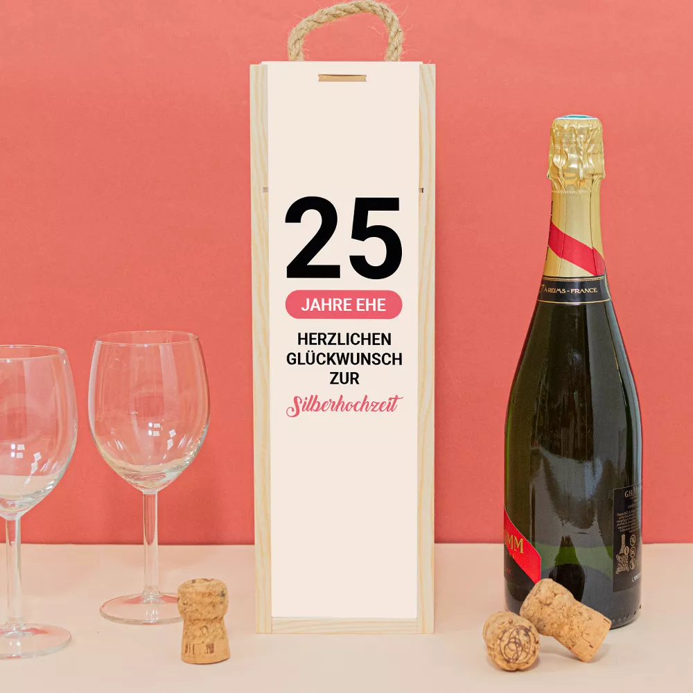 Holzkiste mit Flasche Hochzeitstag zur Personalisierung