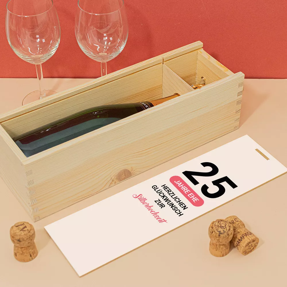 Holzkiste mit Flasche Hochzeitstag zur Personalisierung