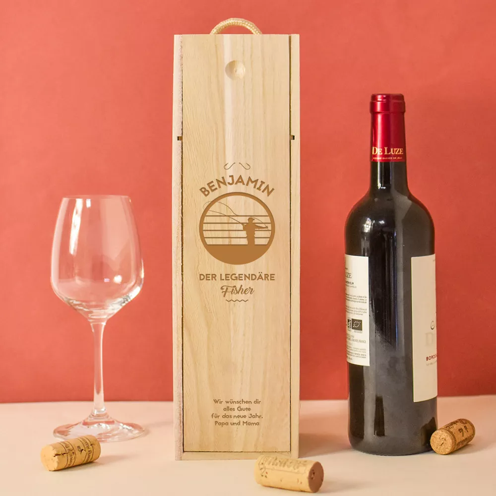 Holzkiste mit einer Flasche Wein "Fischer" zur Personalisierung