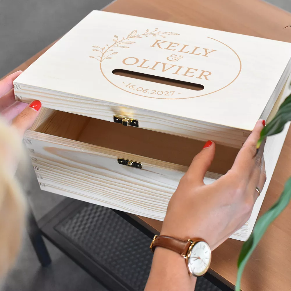 Personalisierbare Holzurne zur Hochzeit