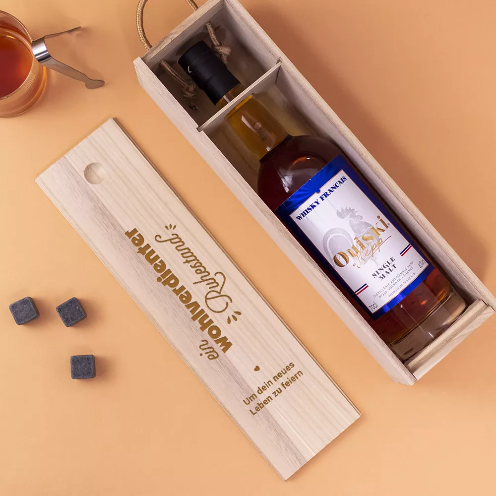 Holzkiste mit einer Flasche Whisky Ruhestand zum Personalisieren