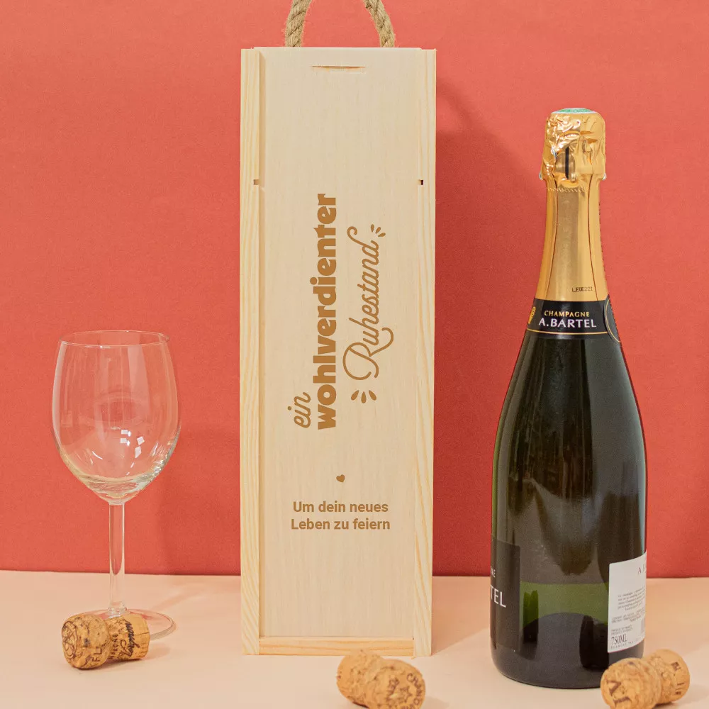 Personalisierbares Champagner-Geschenkset aus Holz zum Ruhestand