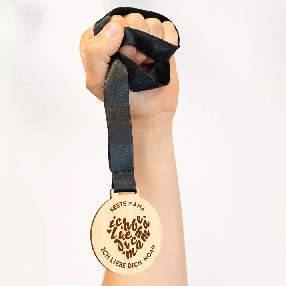 Personalisierbare Holzmedaille „Ich liebe dich, Mama“