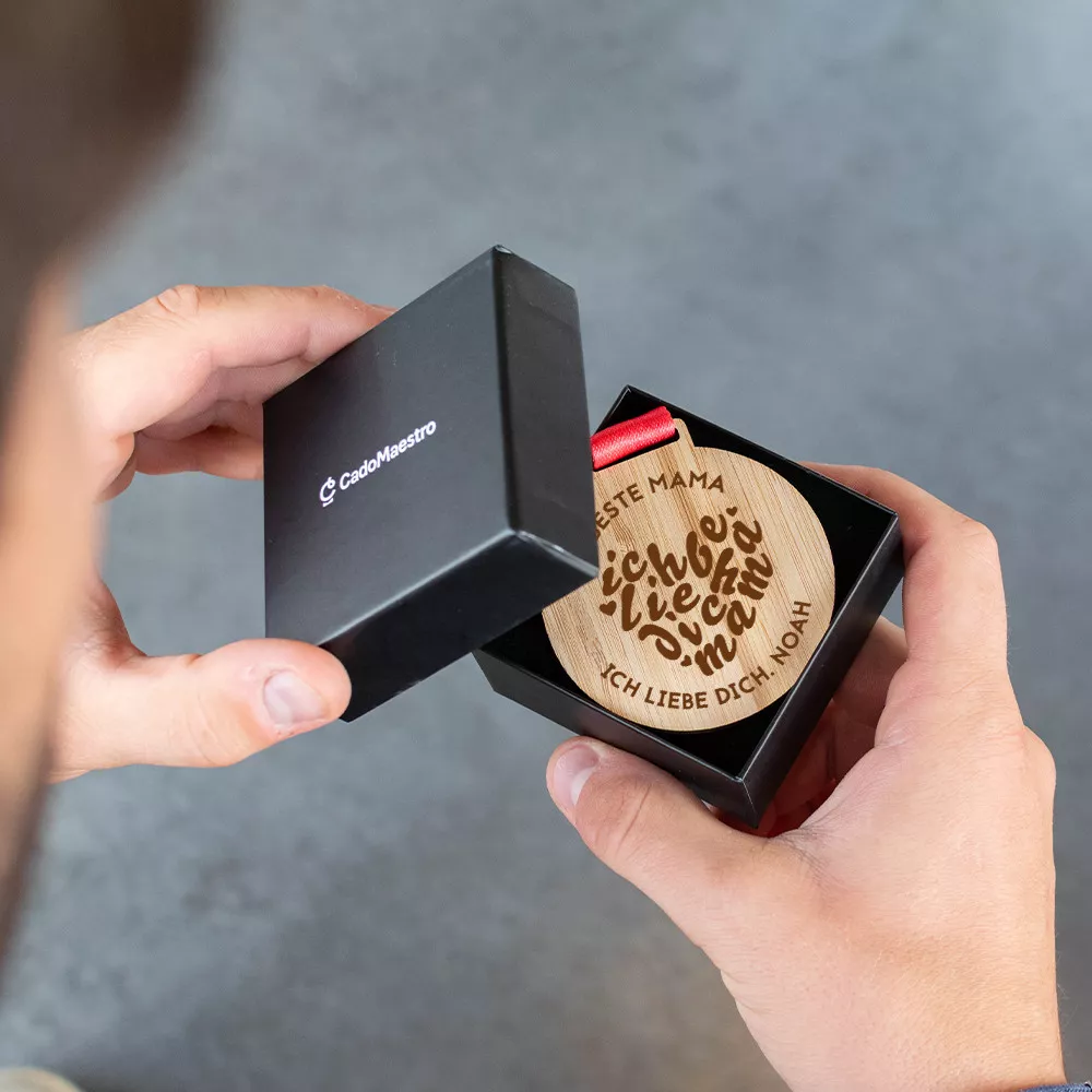 Personalisierbare Holzmedaille „Ich liebe dich, Mama“