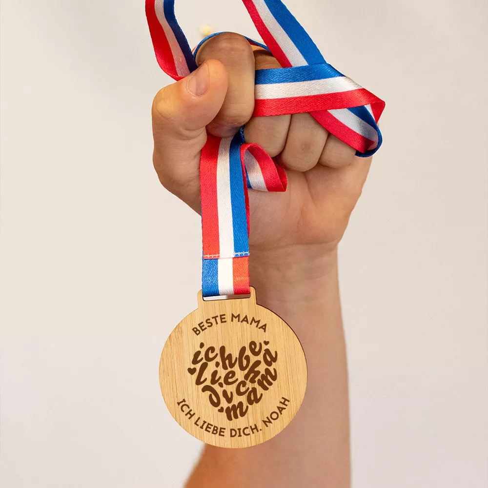 Personalisierbare Holzmedaille „Ich liebe dich, Mama“