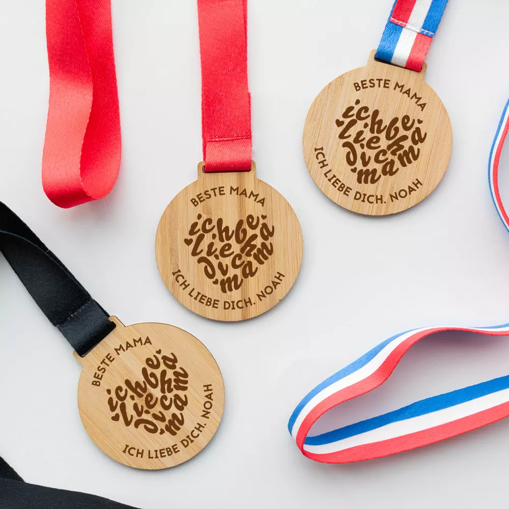 Personalisierbare Holzmedaille „Ich liebe dich, Mama“