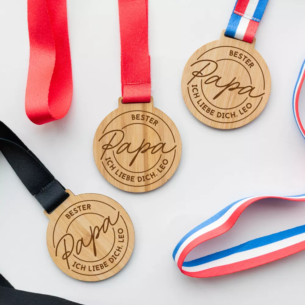 Personalisierbare Holzmedaille „Bester Papa“