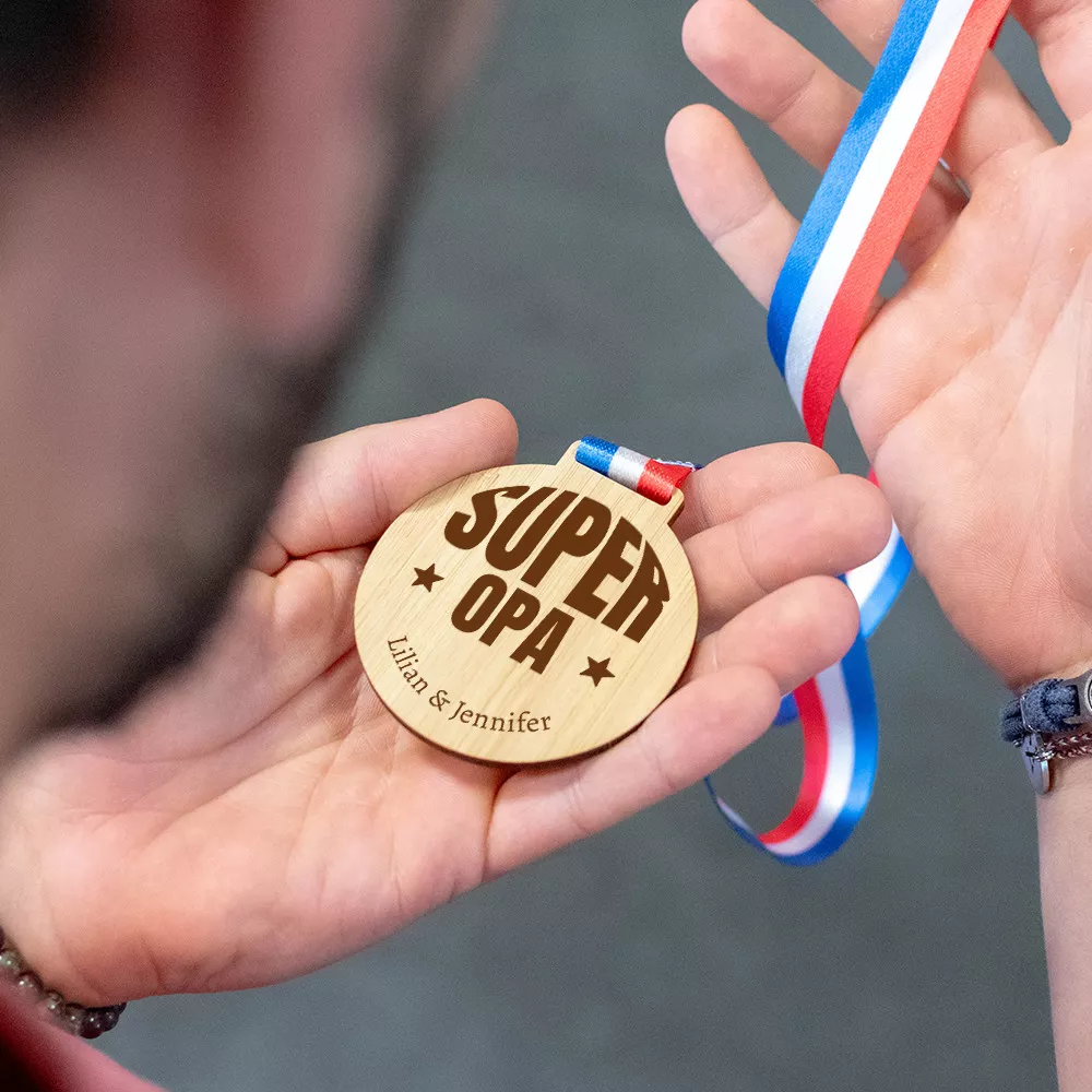 Holzmedaille Super Opa zum Personalisieren