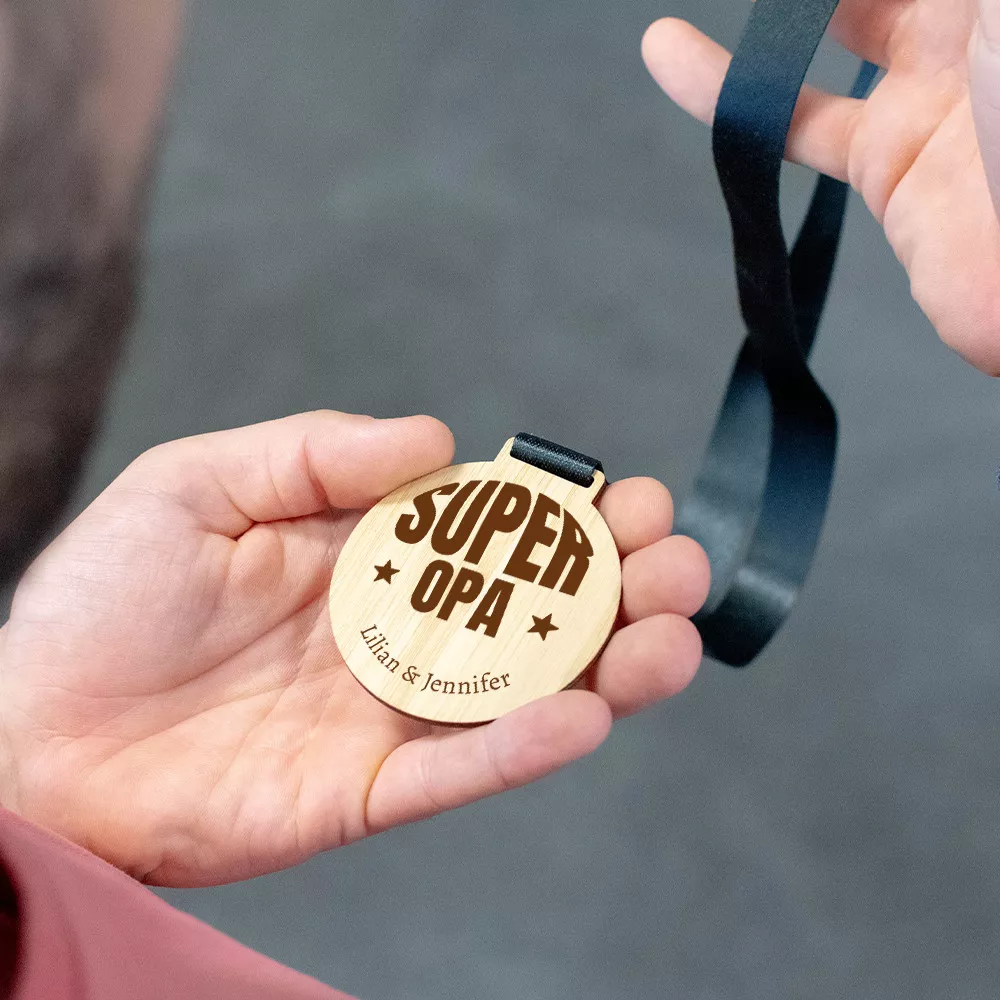Holzmedaille Super Opa zum Personalisieren