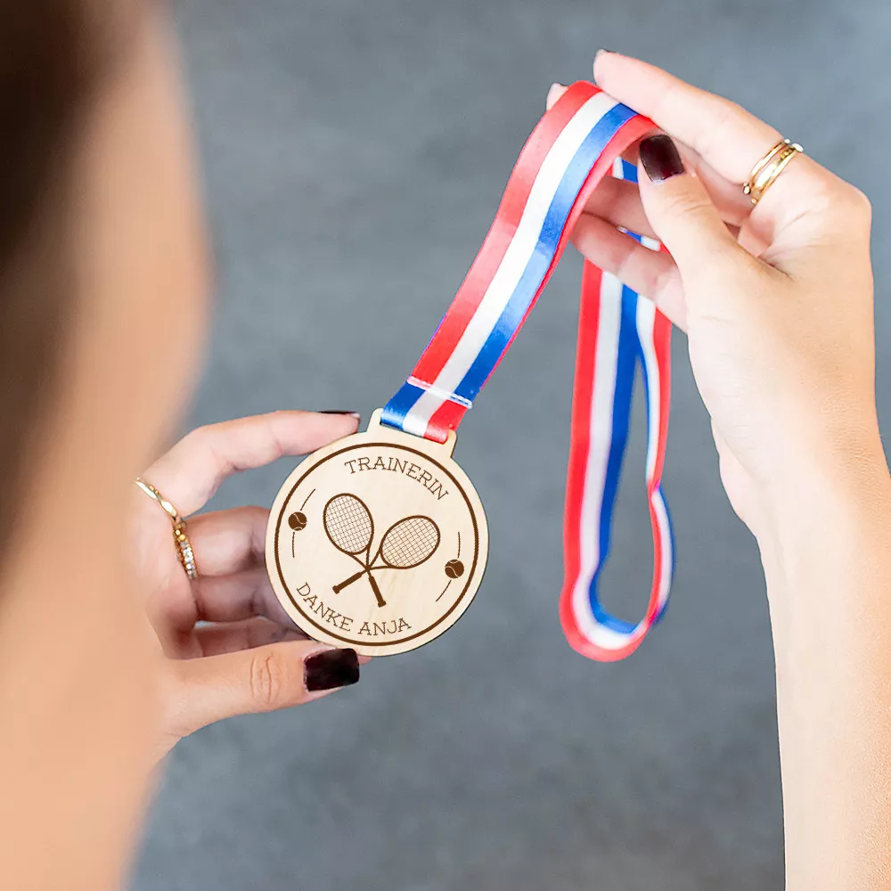 Personalisierbare Holzmedaille „Tennis“