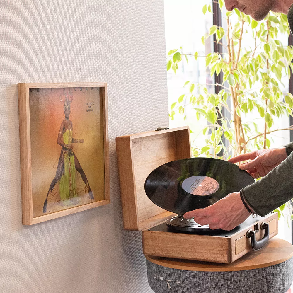 Rahmen aus Holz für Schallplatten