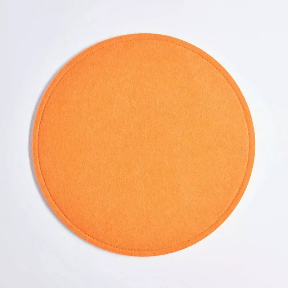 Oranges Filzpolster für faltbaren Kraftpapier-Hocker