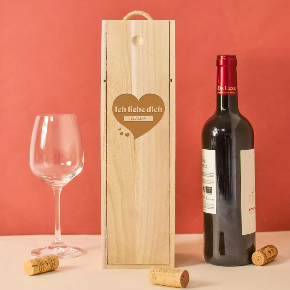 Holzkiste mit einer Flasche Wein Ich liebe Dich Zum Personalisieren
