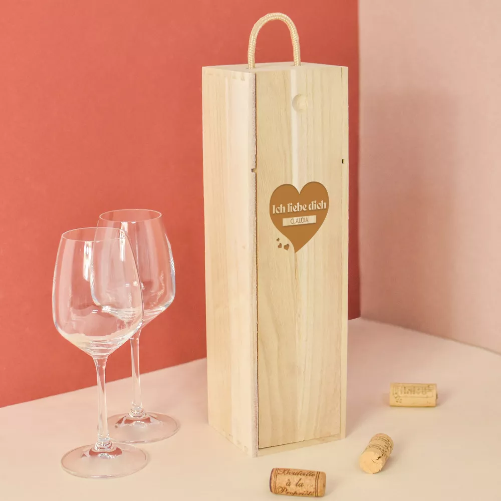 Holzkiste mit einer Flasche Wein Ich liebe Dich Zum Personalisieren