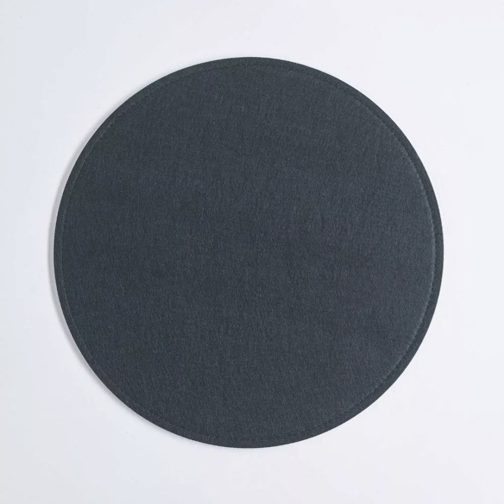Schwarzes Filzkissen für faltbare Kraftpapier-Möbel