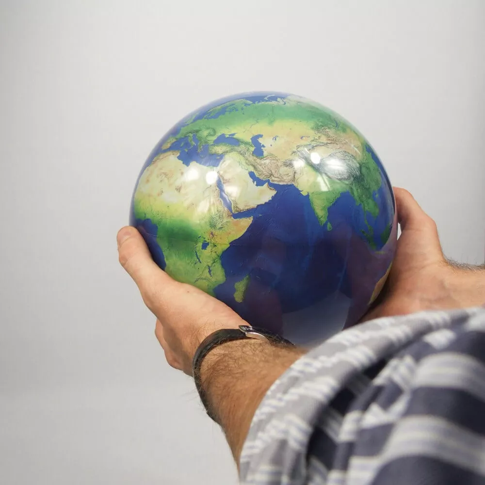Maxi Globus Mova le monde est entre mes mains