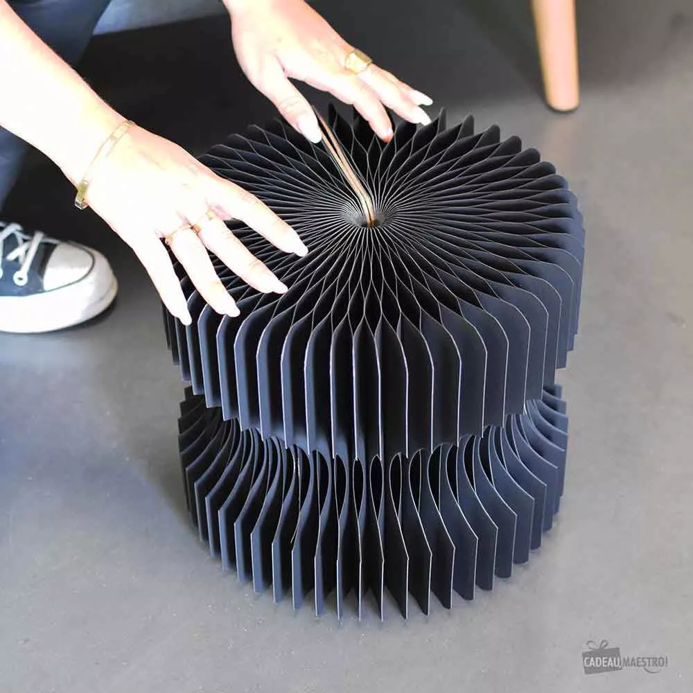 Kompakter faltbarer Design-Hocker aus Kraftpapier Schwarz 28 cm