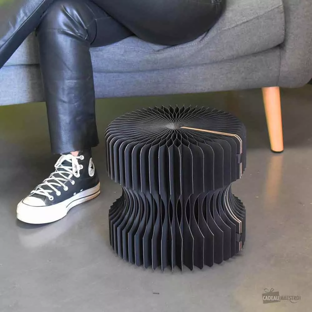 Kompakter faltbarer Design-Hocker aus Kraftpapier Schwarz 28 cm
