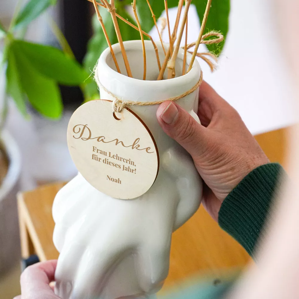 Personalisierbare Vase mit zwei Händen und Danke-Medaillon
