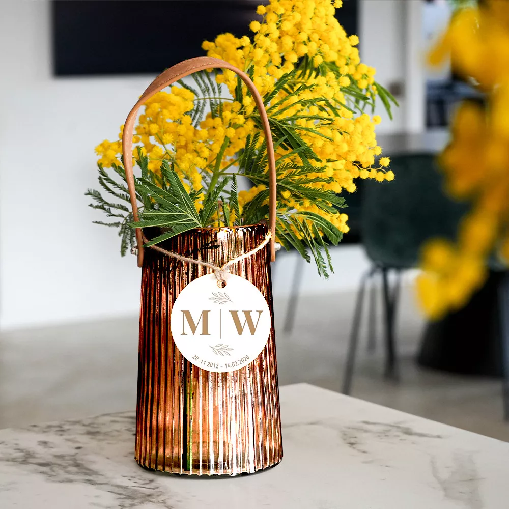 Gerippte Vase mit Medaillonpaar zur Personalisierung