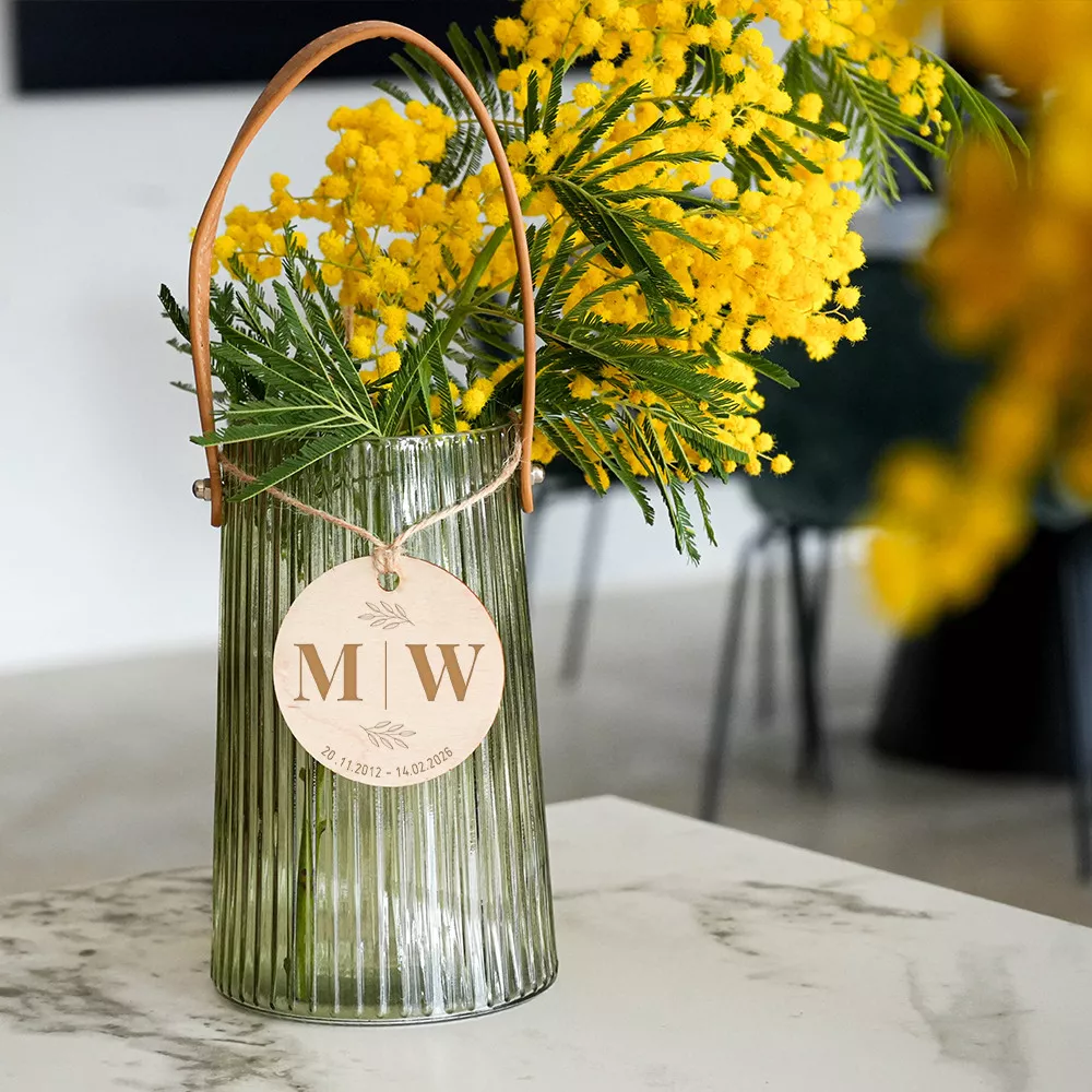 Gerippte Vase mit Medaillonpaar zur Personalisierung