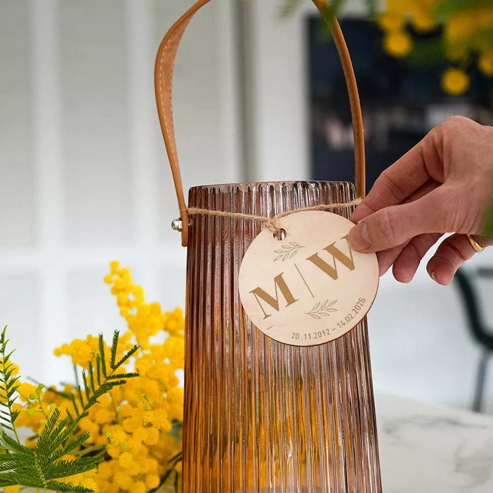 Gerippte Vase mit Medaillonpaar zur Personalisierung