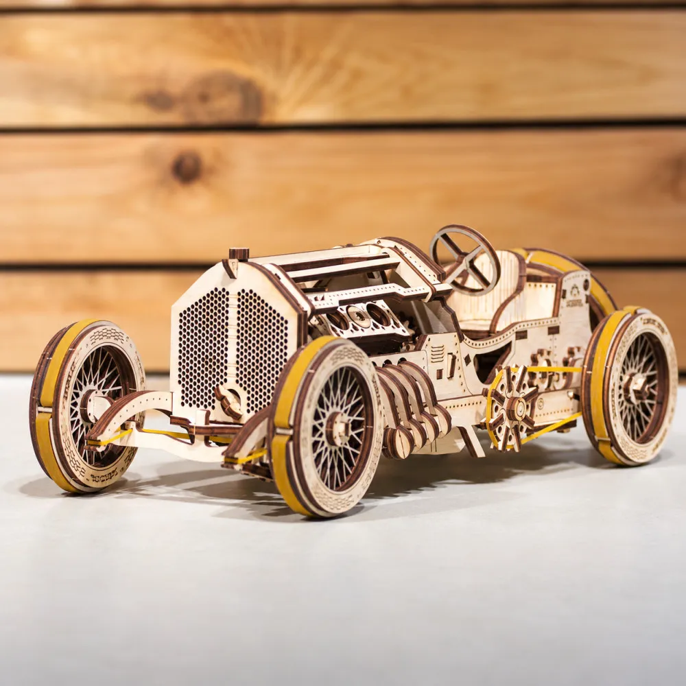 Holzrennwagen Boliden U-9 zum Zusammenbauen