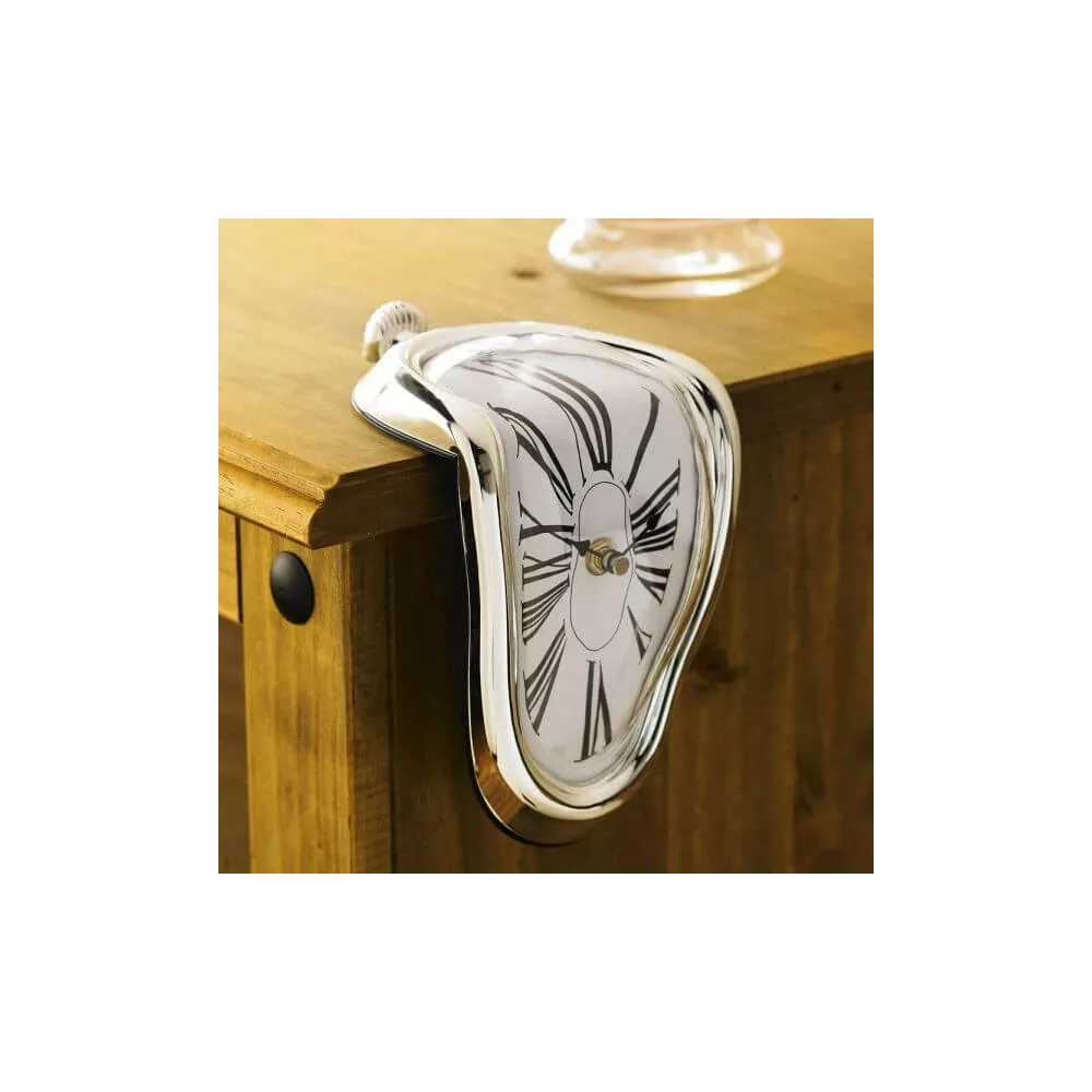 Schmelzende Uhr im Dali-Stil