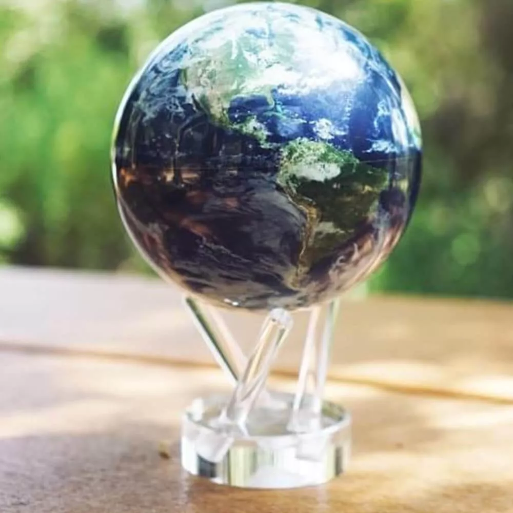 Großer Globus Wolken Mova