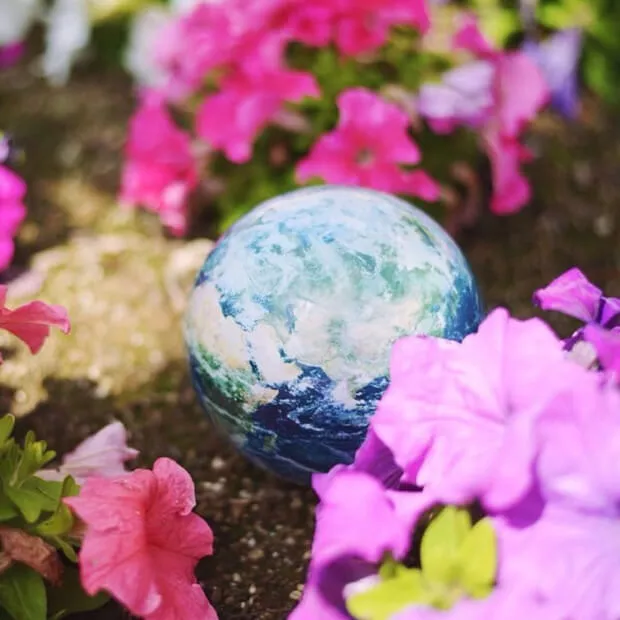 Großer Globus Wolken Mova