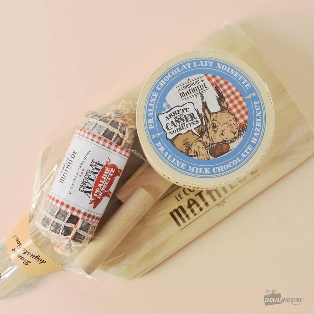Saucisson et Camembert Chocolat avec Planche et Couteau à Découper Saucisson et camembert au chocolat