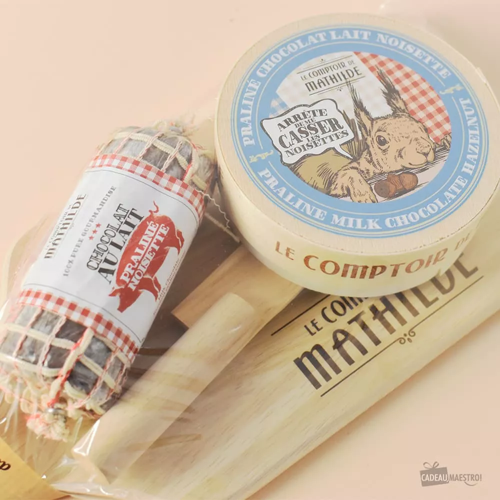 Saucisson et Camembert Chocolat avec Planche et Couteau à Découper Planche à découper et couteau en bois