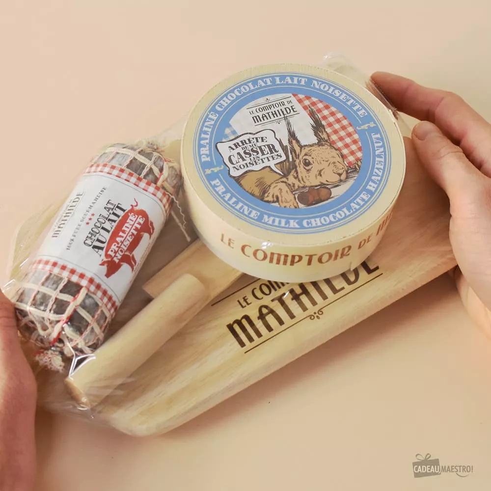 Saucisson et Camembert Chocolat avec Planche et Couteau à Découper L'apéro sucré