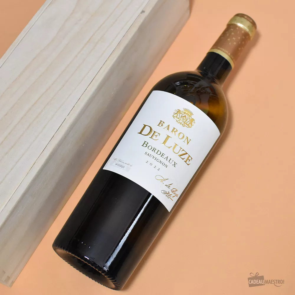 Holzkiste mit Weinflasche Bouteille de Baron de Luze Blanc 2022