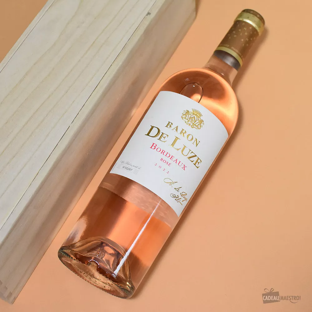 Holzkiste mit Weinflasche Bouteille de baron de Luze Rosé 2022