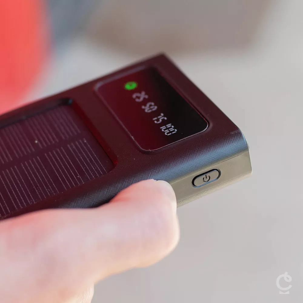 Batterie Externe Solaire 10000mAh Voyant lumineux pour signaler la recharge solaire