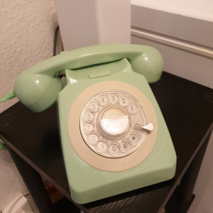 Anouck S präsentiert Retro-Telefon 746 (Box-kompatibel)